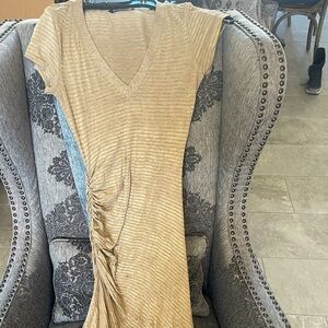 Black Halo dress size XS color is gray and gold shows off your curves Sexy dress